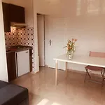 Sweet, Light, Simple Studio- Free Parking Nearby